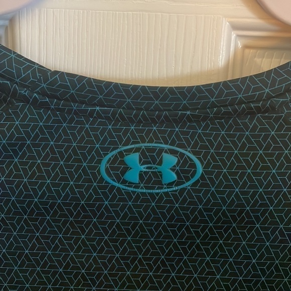𝅺UNDERARMOUR HeatGear Loose XL Patterned Dark Blue T-shirt - Picture 3 of 3